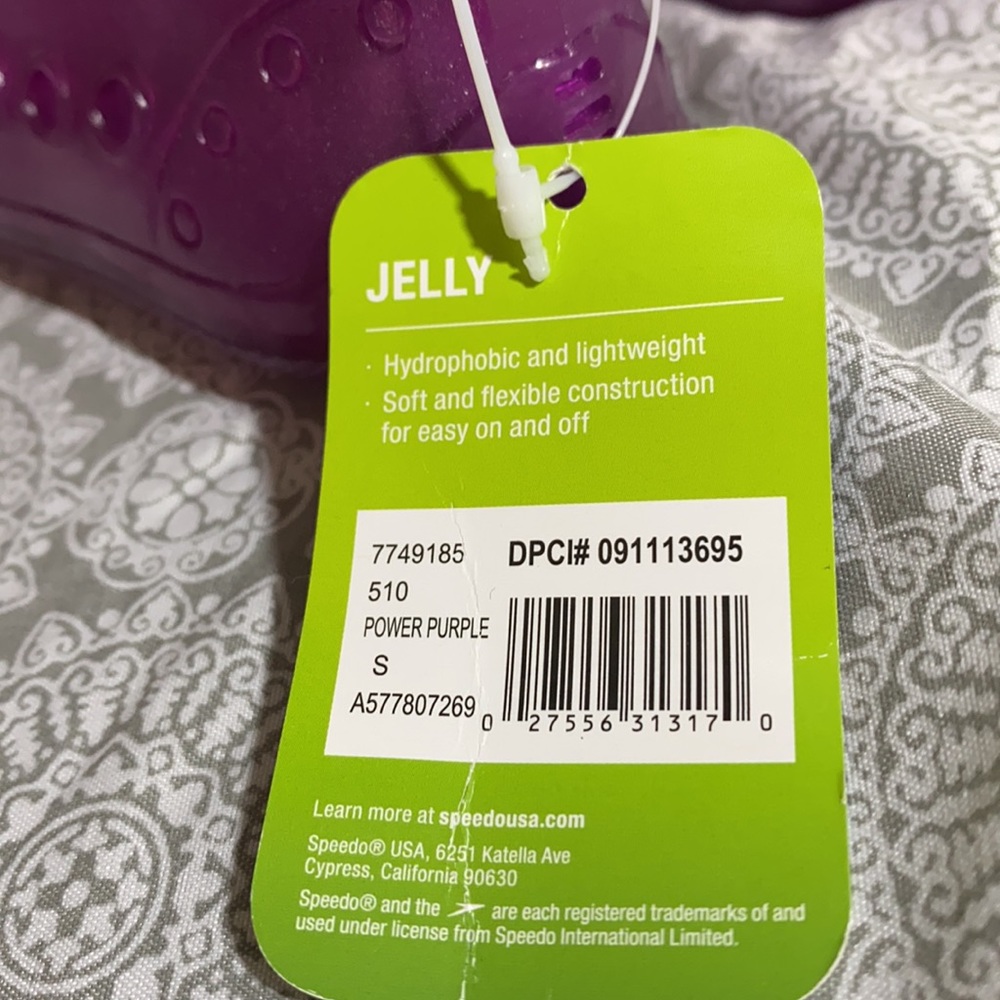 Size 5/6 Kids water shoes - Picture 5 of 10